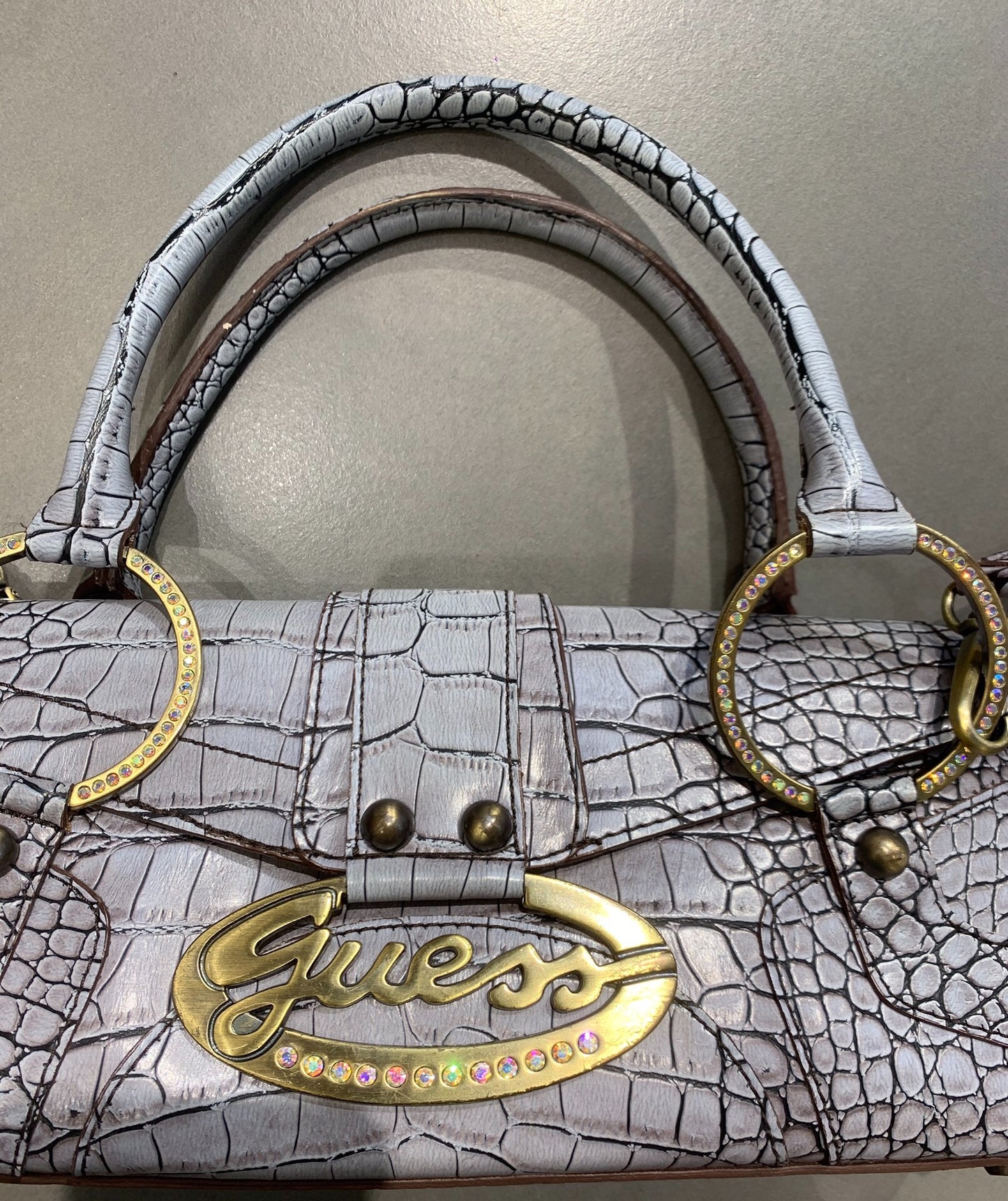 GUESS Y2K Croc-Textur Shoulder Bag