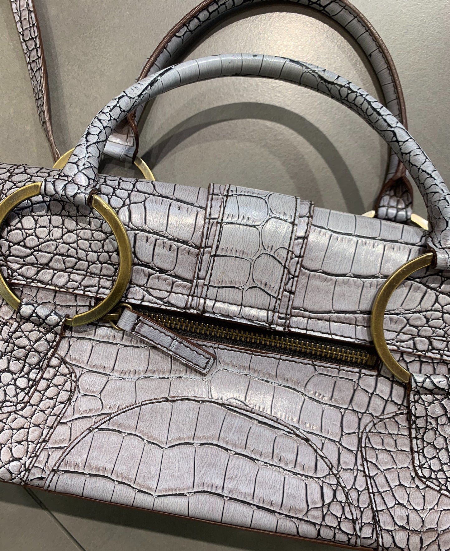 GUESS Y2K Croc-Textur Shoulder Bag