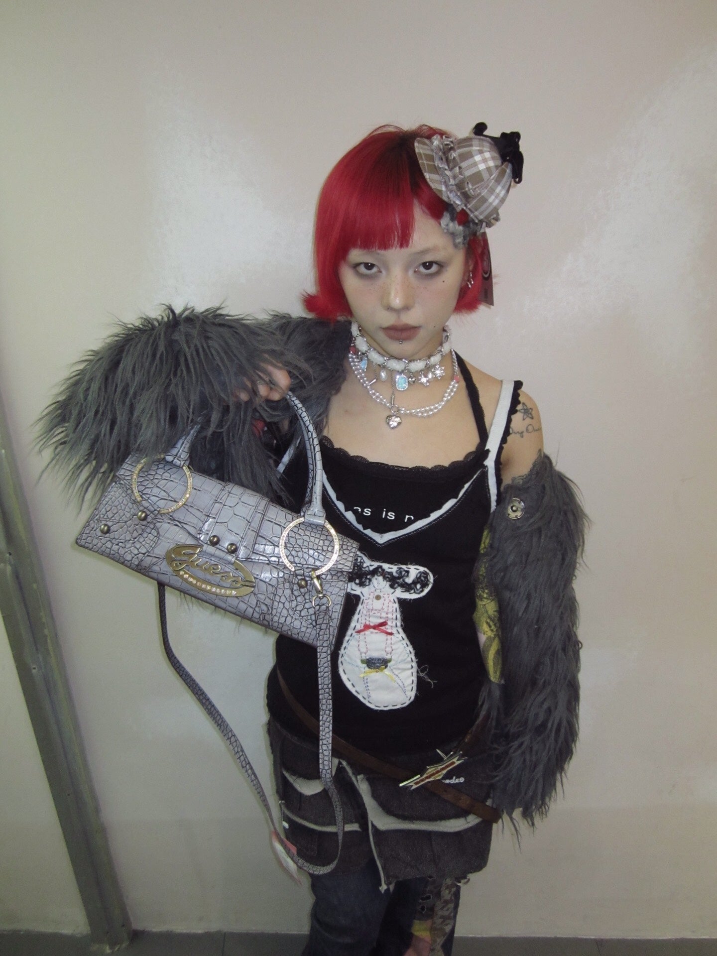 GUESS Y2K Croc-Textur Shoulder Bag